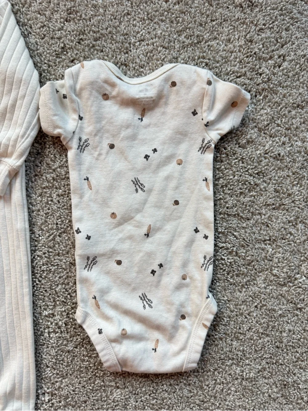 Carter's baby bundle neutral 3-Piece Bodysuit Set Sleeper pants Size 6 Months 6M